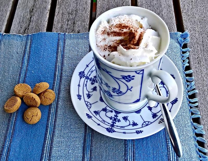 kava in piškoti v porcelanu nizozemska južna tura